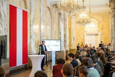 Herr Bundesminister Norbert Totschnig besuchte die Veranstaltung &quot;Moor-Dialog&quot; im Marmorsaal im Regierungsgeb&auml;ude am Stubenring.