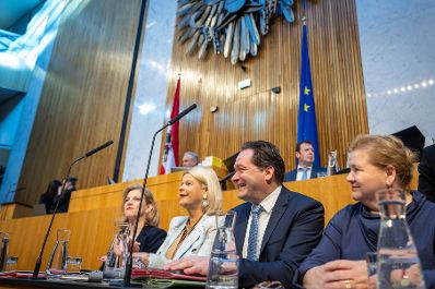 Herr Bundesminister Norbert Totschnig nahm an der 1. Nationalratssitzung der neuen Bundesregierung teil.