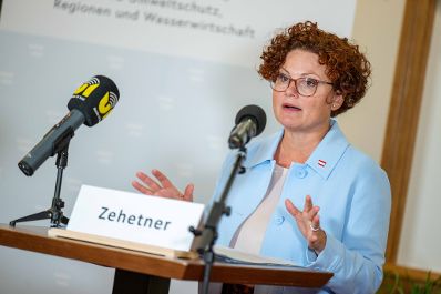 Vorstellung der Ergebnisse der Effizienzanalyse von Klima- und Energief&ouml;rderungen durch Bundesminister Norbert Totschnig und Staatssekret&auml;rin Elisabeth Zehetner.