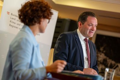 Vorstellung der Ergebnisse der Effizienzanalyse von Klima- und Energief&ouml;rderungen durch Bundesminister Norbert Totschnig und Staatssekret&auml;rin Elisabeth Zehetner.