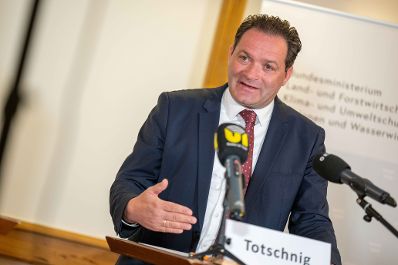 Vorstellung der Ergebnisse der Effizienzanalyse von Klima- und Energief&ouml;rderungen durch Bundesminister Norbert Totschnig und Staatssekret&auml;rin Elisabeth Zehetner.