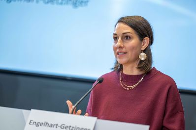 Totschnig zu Gr&uuml;nem Bericht 2025: Leichtes Einkommensplus als Erfolg des Impulsprogramms