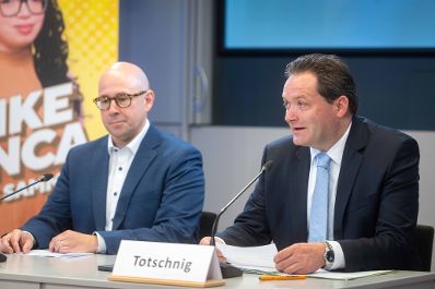 Pressekonferenz zum Thema Verpackungsabf&auml;lle