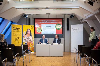 Pressekonferenz zum Thema Verpackungsabf&auml;lle