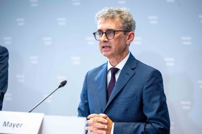 DI Dr. Peter Mayer, LRin Simone Schmiedtbauer und Bundesminister Norbert Totschnig bei der Pressekonferenz zum Wildschadensbericht.