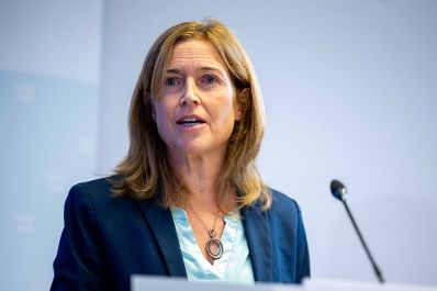 Der vorliegende 14. Umweltkontrollbericht dokumentiert den Zustand der Umwelt im Zeitraum von Juli 2022 bis Juni 2025. Herr Bundesminister Norbert Totschnig pr&auml;sentierte diesen im Rahmen einer Pressekonferenz gemeinsam mit Frau Aichberger vom Umweltbundesamt und SC Schneider.