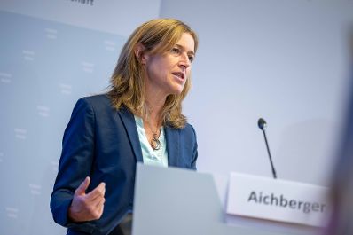 Der vorliegende 14. Umweltkontrollbericht dokumentiert den Zustand der Umwelt im Zeitraum von Juli 2022 bis Juni 2025. Herr Bundesminister Norbert Totschnig pr&auml;sentierte diesen im Rahmen einer Pressekonferenz gemeinsam mit Frau Aichberger vom Umweltbundesamt und SC Schneider.