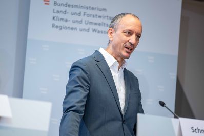 Der vorliegende 14. Umweltkontrollbericht dokumentiert den Zustand der Umwelt im Zeitraum von Juli 2022 bis Juni 2025. Herr Bundesminister Norbert Totschnig pr&auml;sentierte diesen im Rahmen einer Pressekonferenz gemeinsam mit Frau Aichberger vom Umweltbundesamt und SC Schneider.