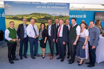 Herr Bundesminister Norbert Totschnig besuchte die Rieder Messe. Beginn war die offizielle Er&ouml;ffnung und es folgte ein Rundgang mit Bundeskanzler Christian Stocker.