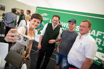Herr Bundesminister Norbert Totschnig besuchte die Rieder Messe. Beginn war die offizielle Er&ouml;ffnung und es folgte ein Rundgang mit Bundeskanzler Christian Stocker.