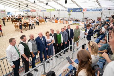 Herr Bundesminister Norbert Totschnig besuchte die Rieder Messe. Beginn war die offizielle Er&ouml;ffnung und es folgte ein Rundgang mit Bundeskanzler Christian Stocker.