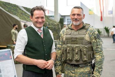 Herr Bundesminister Norbert Totschnig besuchte die Rieder Messe. Beginn war die offizielle Er&ouml;ffnung und es folgte ein Rundgang mit Bundeskanzler Christian Stocker.
