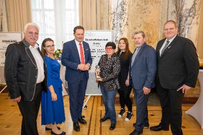 Im Zuge des internationalen Fleisch- und Wurstwarenwettbewerbs verlieh Herr Bundesminister Norbert Totschnig die Pokale an die Preistr&auml;gerinnen und Preistr&auml;ger.