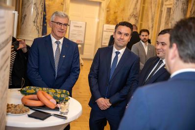 Im Zuge des internationalen Fleisch- und Wurstwarenwettbewerbs verlieh Herr Bundesminister Norbert Totschnig die Pokale an die Preistr&auml;gerinnen und Preistr&auml;ger.