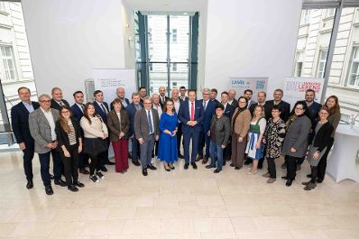 Im Zuge des internationalen Fleisch- und Wurstwarenwettbewerbs verlieh Herr Bundesminister Norbert Totschnig die Pokale an die Preistr&auml;gerinnen und Preistr&auml;ger.