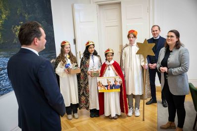J&auml;hrlich besuchen die Sternsinger den Bundesminister Norbert Totschnig im Kabinett im Regierungsgeb&auml;ude am Stubenring.