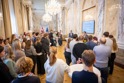 Am Tag der Demokratie lud Herr Bundesminister Norbert Totschnig Sch&uuml;lerinnen und Sch&uuml;ler aus den Schulen ein um ihnen einen Einblick in das Thema Demokratie zu geben.