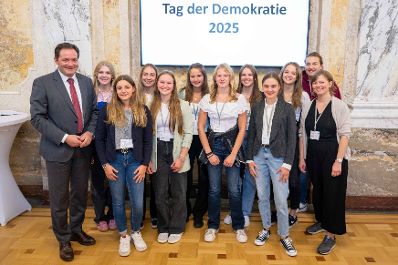 Am Tag der Demokratie lud Herr Bundesminister Norbert Totschnig Sch&uuml;lerinnen und Sch&uuml;ler aus den Schulen ein um ihnen einen Einblick in das Thema Demokratie zu geben.