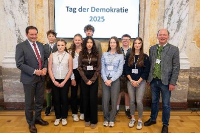 Am Tag der Demokratie lud Herr Bundesminister Norbert Totschnig Sch&uuml;lerinnen und Sch&uuml;ler aus den Schulen ein um ihnen einen Einblick in das Thema Demokratie zu geben.
