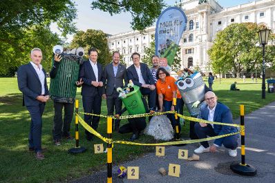 Zum Start der Tour der Trashbusters besuchte Herr Bundesminister Norbert Totschnig den ersten Halt der Tour in Wien. Gemeinsam wurde der &quot;Tatort&quot; untersucht.