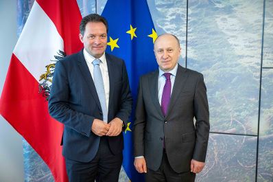 Der ukrainische Botschafter in Wien Dr. Vasyl KHYMYNETS besuchte Bundesminister Norbert Totschnig im Regierungsgeb&auml;ude am Stubenring.
