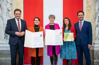 Bundesminister Norbert Totschnig verlieh gemeinsam mit Bundesminister Christoph Wiederkehr Umweltzeichen im Rahmen der Umweltzeichenverleihung im Marmorsaal im Regierungsgeb&auml;ude.