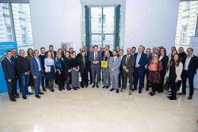 Bundesminister Norbert Totschnig verlieh das &Ouml;sterreichische Umweltzeichen an Unternehmen, die besonders nachhaltig wirtschaften. Die Umweltzeichenverleihung fand im Marmorsaal des Regierungsgeb&auml;udes am Stubenring statt.