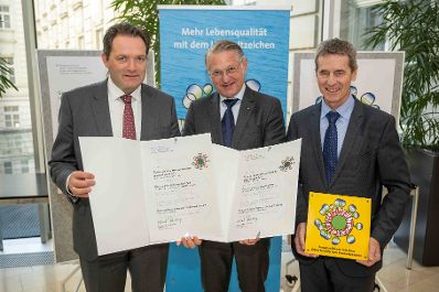 Bundesminister Norbert Totschnig verlieh das &Ouml;sterreichische Umweltzeichen an Unternehmen, die besonders nachhaltig wirtschaften. Die Umweltzeichenverleihung fand im Marmorsaal des Regierungsgeb&auml;udes am Stubenring statt.