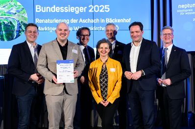Der Neptun Staatspreis f&uuml;r Wasser ist der &ouml;sterreichische Umwelt- und Innovationspreis zu Themen rund ums Wasser. Am 20. M&auml;rz zeichnete Bundesminister Norbert Totschnig die Preistr&auml;gerinnen und Preistr&auml;ger aus. Im Bild: WasserREGIONAL Platz 1 &ndash; Ober&ouml;sterreich (Renaturierung der Aschach in B&auml;ckenhof, Marktgemeinde Waizenkirchen)
