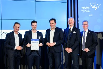 Der Neptun Staatspreis f&uuml;r Wasser ist der &ouml;sterreichische Umwelt- und Innovationspreis zu Themen rund ums Wasser. Am 20. M&auml;rz zeichnete Bundesminister Norbert Totschnig die Preistr&auml;gerinnen und Preistr&auml;ger aus. Im Bild: WasserBILDUNG Platz 2 - Artenhof