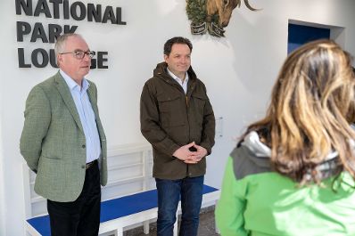 Im schlossORTH Nationalpark machte Bundesminister Norbert Totschnig gemeinsam mit LH-Stv. Stephan Pernkopf einen Rundgang auf der Schlossinsel und besichtigte die neuen Attraktionen.