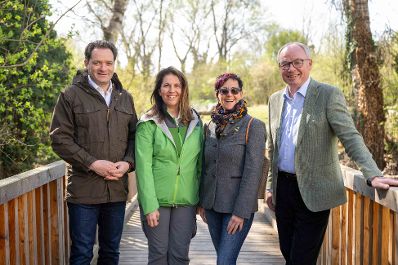 Im schlossORTH Nationalpark machte Bundesminister Norbert Totschnig gemeinsam mit LH-Stv. Stephan Pernkopf einen Rundgang auf der Schlossinsel und besichtigte die neuen Attraktionen.