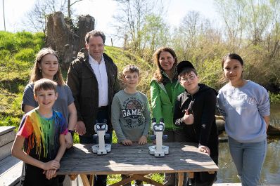 Im schlossORTH Nationalpark machte Bundesminister Norbert Totschnig gemeinsam mit LH-Stv. Stephan Pernkopf einen Rundgang auf der Schlossinsel und besichtigte die neuen Attraktionen.