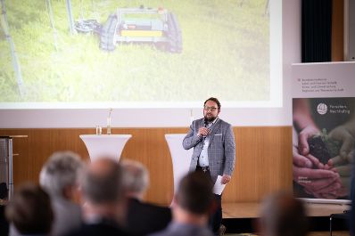 Die Forschungsprogramme des BMLUK standen im Fokus des diesj&auml;hrigen Tages der Ressortforschung am 5. Mai 2025. Unter dem Motto &bdquo;Forschung wirkt!&ldquo; wurde der Bogen von den aktuellen Herausforderungen in die Zukunft der Ressortforschung gespannt.