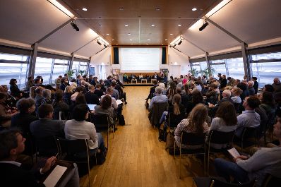 Die Forschungsprogramme des BMLUK standen im Fokus des diesj&auml;hrigen Tages der Ressortforschung am 5. Mai 2025. Unter dem Motto &bdquo;Forschung wirkt!&ldquo; wurde der Bogen von den aktuellen Herausforderungen in die Zukunft der Ressortforschung gespannt.