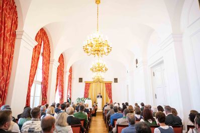 Herr Bundesminister Totschnig bei der Verleihung des Berufstitel &quot;&Ouml;konomierat&quot; im Palais Coburg.