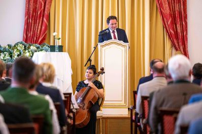 Herr Bundesminister Totschnig bei der Verleihung des Berufstitel &quot;&Ouml;konomierat&quot; im Palais Coburg.