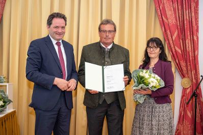 Herr Bundesminister Totschnig bei der Verleihung des Berufstitel &quot;&Ouml;konomierat&quot; im Palais Coburg.