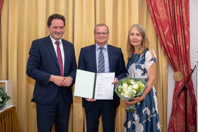 Herr Bundesminister Totschnig bei der Verleihung des Berufstitel &quot;&Ouml;konomierat&quot; im Palais Coburg.