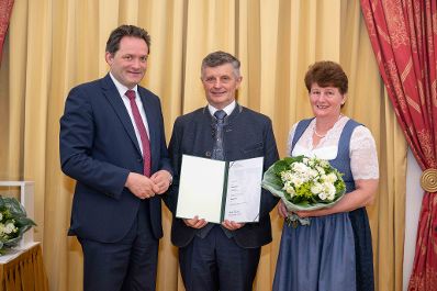 Herr Bundesminister Totschnig bei der Verleihung des Berufstitel &quot;&Ouml;konomierat&quot; im Palais Coburg.