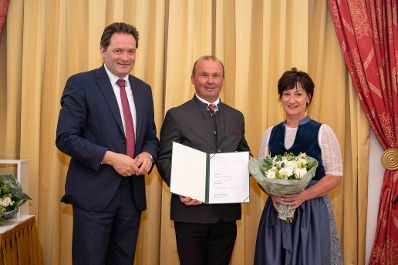 Herr Bundesminister Totschnig bei der Verleihung des Berufstitel &quot;&Ouml;konomierat&quot; im Palais Coburg.