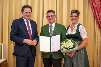 Herr Bundesminister Totschnig bei der Verleihung des Berufstitel &quot;&Ouml;konomierat&quot; im Palais Coburg.