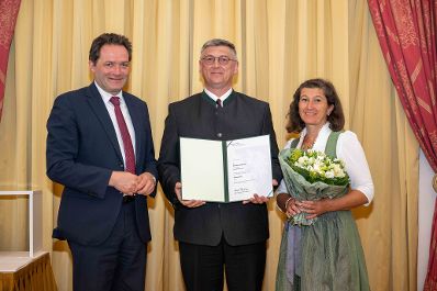 Herr Bundesminister Totschnig bei der Verleihung des Berufstitel &quot;&Ouml;konomierat&quot; im Palais Coburg.