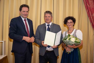 Herr Bundesminister Totschnig bei der Verleihung des Berufstitel &quot;&Ouml;konomierat&quot; im Palais Coburg.