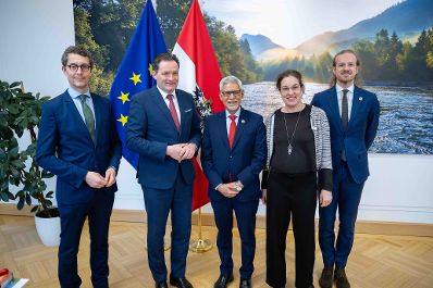Das internationale rote Kreuz bei einem Arbeitsbesuch bei HBM Totschnig