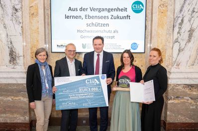 Der 2024 erstmals vergebene "CliA", der &Ouml;sterreichische Staatspreis f&uuml;r Klimawandelanpassung, ist am Donnerstag wieder verliehen worden. Zu den heutigen Gewinnern z&auml;hlten konkrete Ma&szlig;nahmen gegen Hochwasser und Hitze, betriebliche Strategien und auch innovative Forschungsprojekte aus Nieder&ouml;sterreich, der Steiermark, Ober&ouml;sterreich, Salzburg, Wien und Vorarlberg.