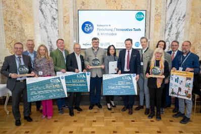 Der 2024 erstmals vergebene "CliA", der &Ouml;sterreichische Staatspreis f&uuml;r Klimawandelanpassung, ist am Donnerstag wieder verliehen worden. Zu den heutigen Gewinnern z&auml;hlten konkrete Ma&szlig;nahmen gegen Hochwasser und Hitze, betriebliche Strategien und auch innovative Forschungsprojekte aus Nieder&ouml;sterreich, der Steiermark, Ober&ouml;sterreich, Salzburg, Wien und Vorarlberg.