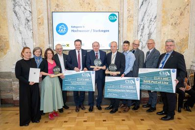 Der 2024 erstmals vergebene "CliA", der &Ouml;sterreichische Staatspreis f&uuml;r Klimawandelanpassung, ist am Donnerstag wieder verliehen worden. Zu den heutigen Gewinnern z&auml;hlten konkrete Ma&szlig;nahmen gegen Hochwasser und Hitze, betriebliche Strategien und auch innovative Forschungsprojekte aus Nieder&ouml;sterreich, der Steiermark, Ober&ouml;sterreich, Salzburg, Wien und Vorarlberg.