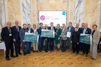 Der 2024 erstmals vergebene "CliA", der &Ouml;sterreichische Staatspreis f&uuml;r Klimawandelanpassung, ist am Donnerstag wieder verliehen worden. Zu den heutigen Gewinnern z&auml;hlten konkrete Ma&szlig;nahmen gegen Hochwasser und Hitze, betriebliche Strategien und auch innovative Forschungsprojekte aus Nieder&ouml;sterreich, der Steiermark, Ober&ouml;sterreich, Salzburg, Wien und Vorarlberg.