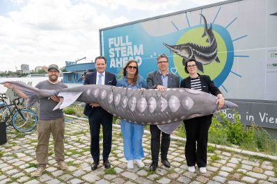 LIFE-Boat4Sturgeon ist die erste Nachzucht von Sternhausen im Projekt gelungen. Anl&auml;sslich des Danube Days pr&auml;sentierten Vertreterinnen und Vertreter aus Politik, Wissenschaft und Wasserinfrastruktur diesen bedeutenden Meilenstein den Medien.